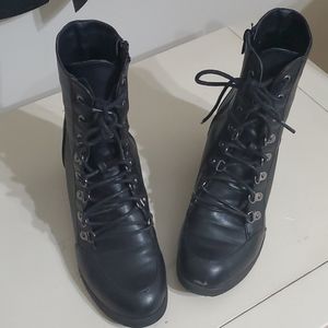Combat boots